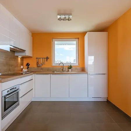 Huswell - Cozy Seaside With Sunny Terrace Apartment